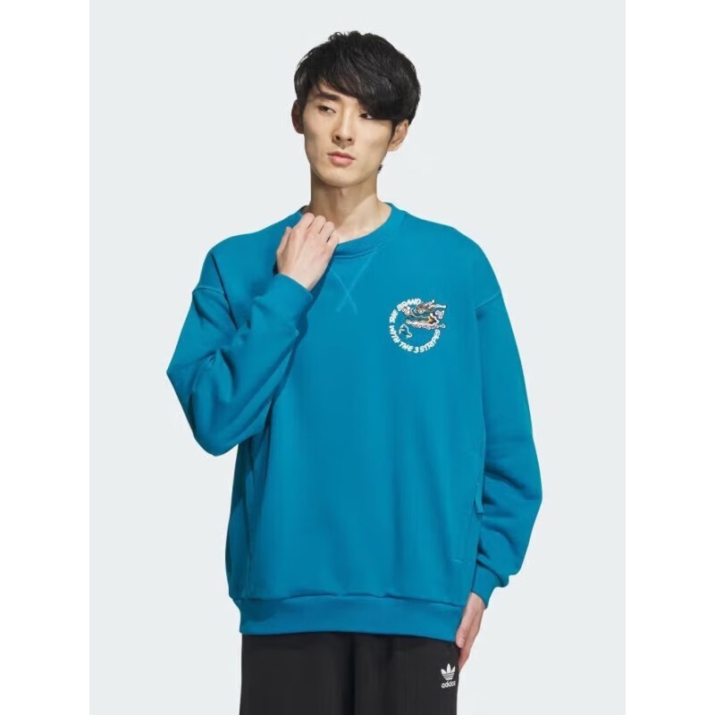 هودي أديداس بطبعة صدرية كبيرة، - مراجعة Street Fashion Adidas وسعره