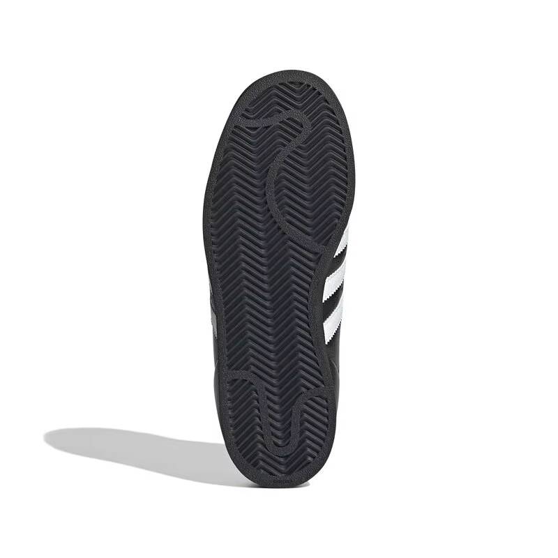 أحذية تزلة منخفضة الارتفاع من  - مراجعة Street Fashion Adidas وسعره