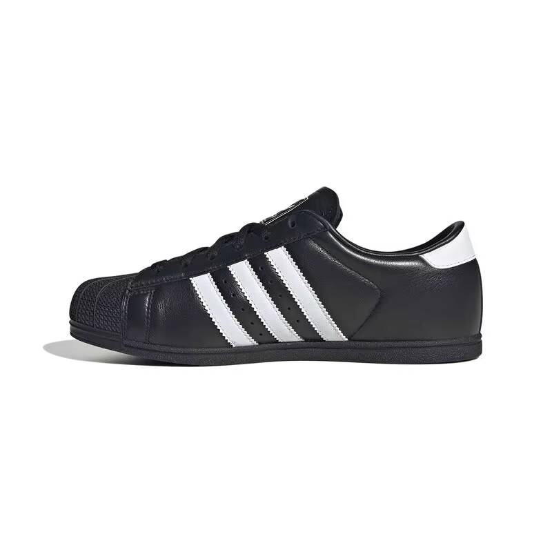 أحذية تزلة منخفضة الارتفاع من  - مراجعة Street Fashion Adidas وسعره