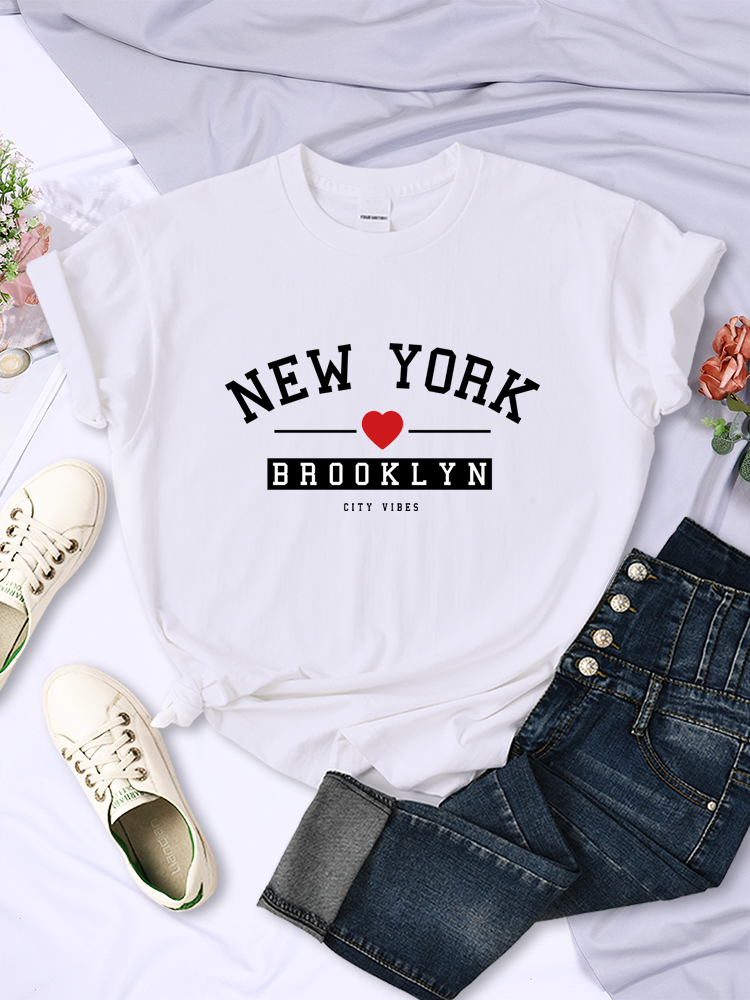تي شيرت نسائي بطباعة حروف 'نيو - مراجعة Street Fashion New York وسعره